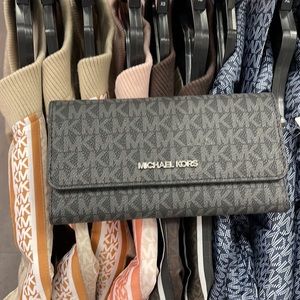 MICHAEL KORS JET SET TRV LARGE TRIFOLD BLACK